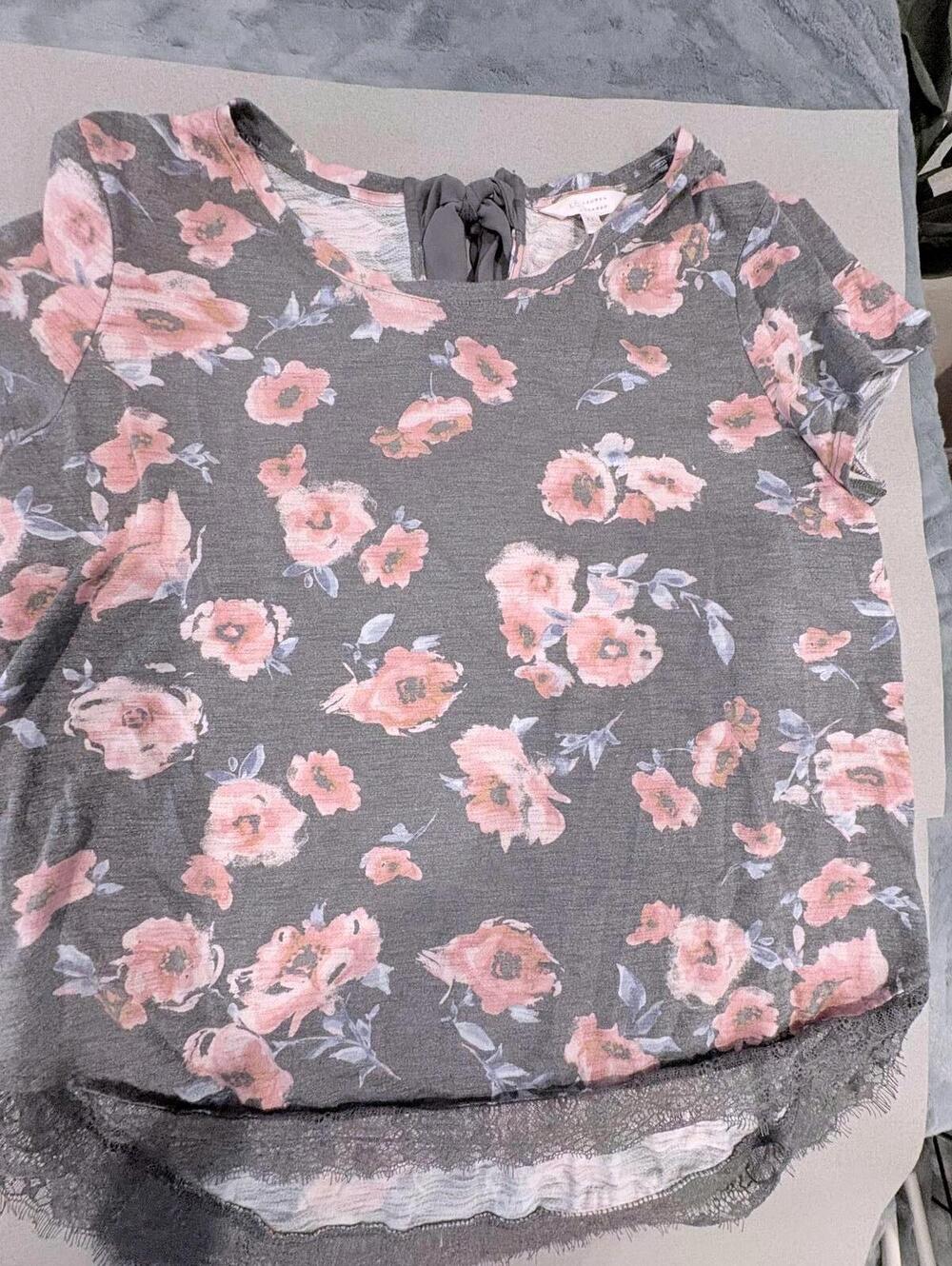 LC Lauren Conrad Gray Floral Print Short Sleeve Top with Lace Hem and Back Tie - Picture 6 of 11
